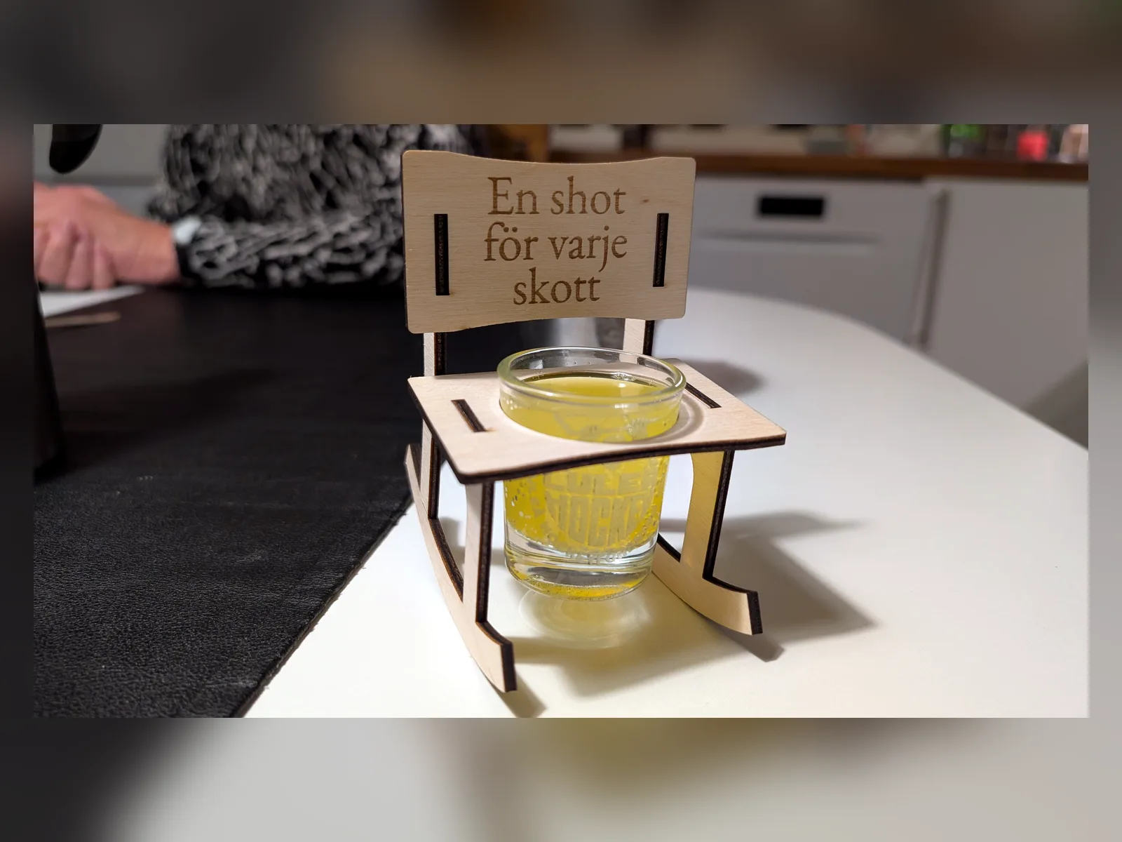 Snapsstol med glas